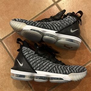 Nike LeBron 16 Oreo (used)